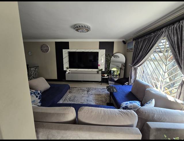3 BEDROOM SECTIONAL TITLE FOR SALE IN BASSONIA